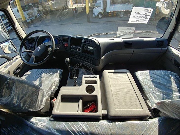 Dongfeng KL box truck(001)